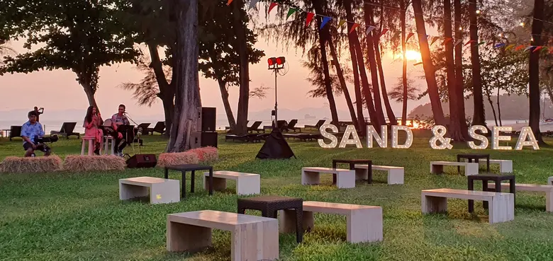 ฉลองเทศกาลสงกรานต์ที่ดุสิตธานี กระบี่ บีช รีสอร์ท