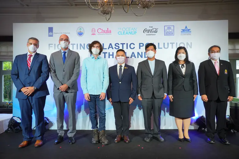 โคคา-โคล่า และ The Ocean Cleanup กำหนดให้...