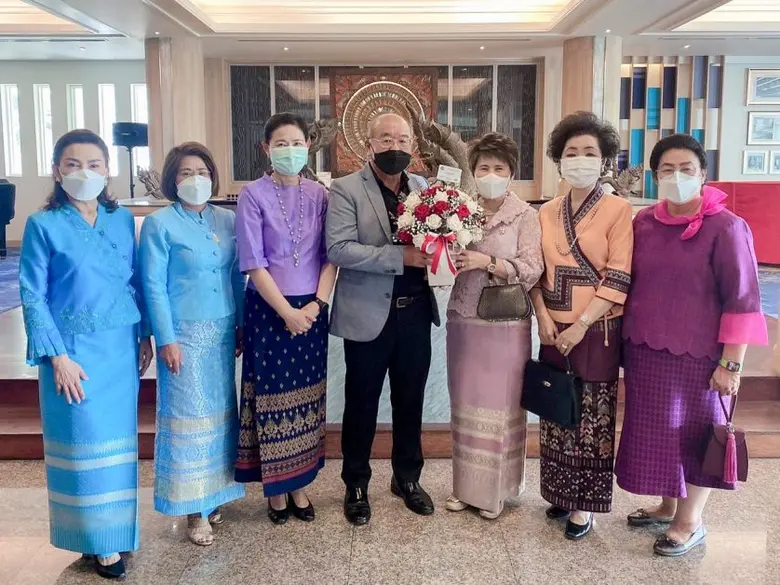 ภญ.อมร พุฒิพิริยะ(ที่ 3 จากขวา) รองกรรมการผู้จัดการ...