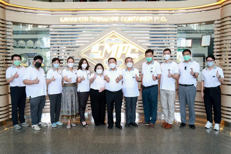 นายวินัย วิทวัสการเวช (ที่ 6 จากขวา) ประธ...