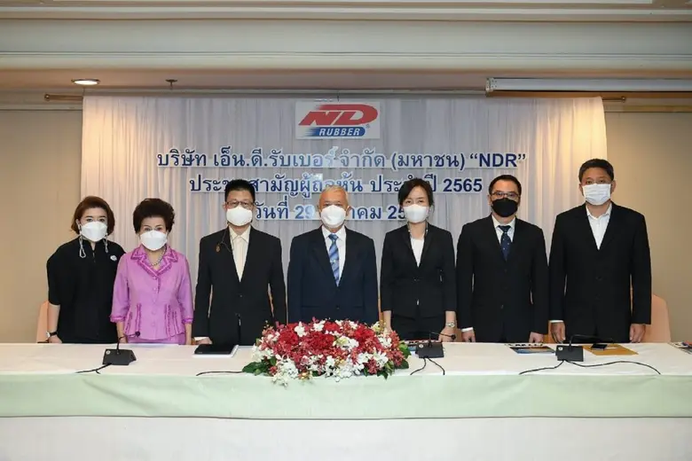 คุณพงษ์ศักดิ์ สวัสดิ์วรรณ (กลาง) ประธานกร...