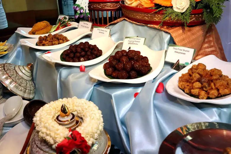 ดิเอมเมอรัลด์ ค็อฟฟี่ช็อพ โรงแรม ดิ เอมเม...