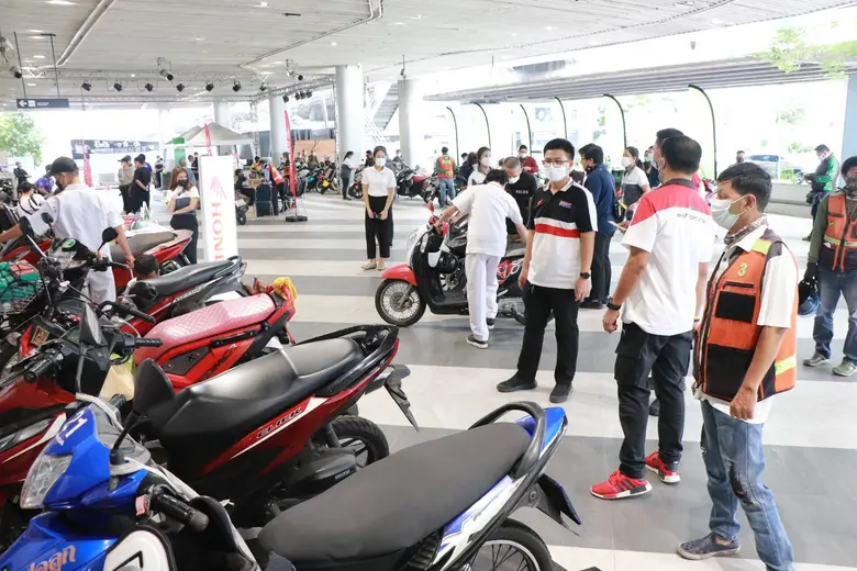 ที ลีสซิ่ง ผนึกกำลัง เอ็ม บี เค เซ็นเตอร์ สสส. หน่วยงานภาครัฐ และพันธมิตรค่ายรถจักรยานยนต์ จัดงาน "ที ลีสซิ่ง เปื้อนยิ้ม เพิ่มห่วงใย ตรวจสภาพรถจักรยานยนต์ ฟรี! ปี 3"