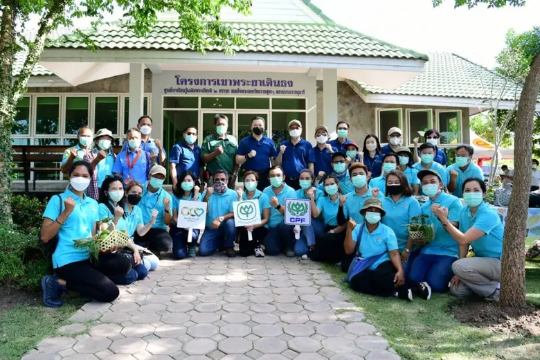 เครือเจริญโภคภัณฑ์ และ บริษัท เจริญโภคภัณ...