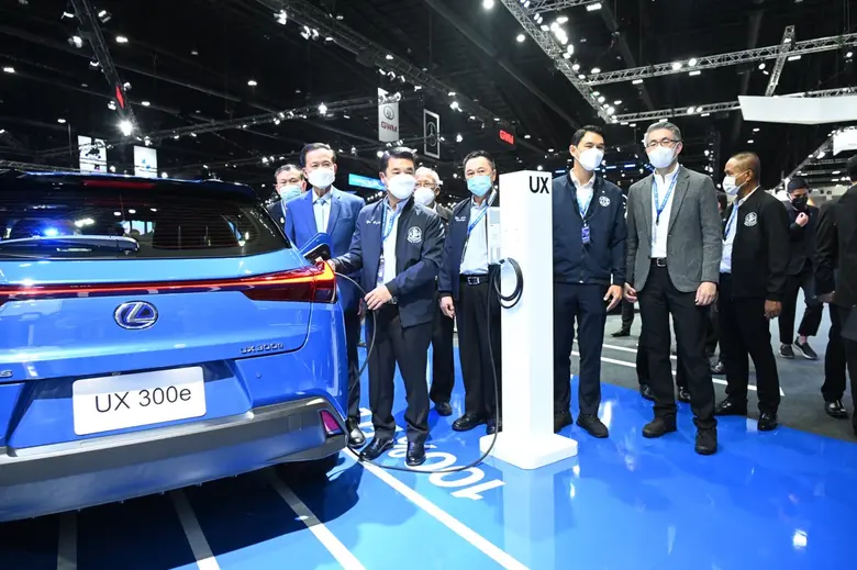 "สุริยะ" เผยมอเตอร์โชว์ ครั้งที่ 43 ปลุกกระแสรถยนต์ไฟฟ้า ด้วยยอดจอง 3,000 คัน เร่งเครื่องนโยบายหนุนการใช้รถยนต์ไฟฟ้าเต็มสูบ!