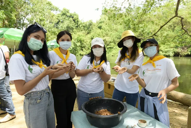 อีโวลท์ เทคโนโลยี จัดกิจกรรม "Evolt's CSR ชวนชาร์จความสุขให้โลก" ปลูกป่าและทำไข่เค็มใบเตย ที่ อ.แก่งกระจาน จ.เพชรบุรี ตอกย้ำภารกิจสร้างสังคมคาร์บอนต่ำ