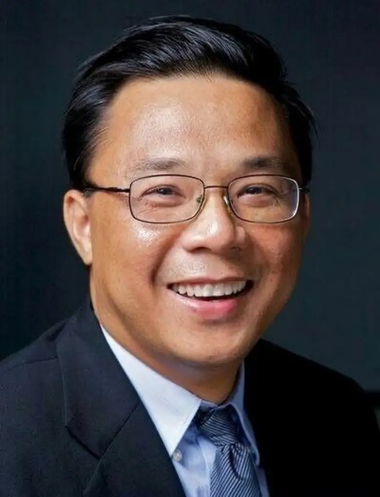 อดีตนักเรียนเก่าปรินส์รอยแยลส์วิทยาลัย จ....