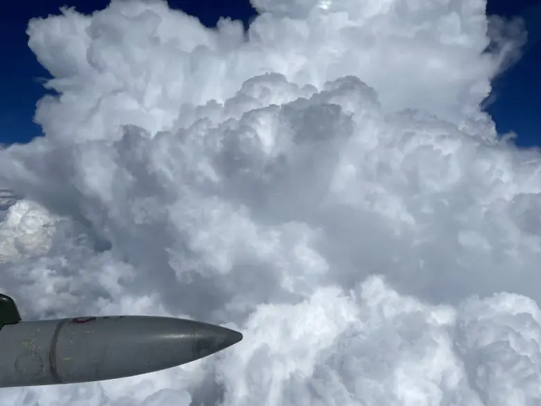 หน่วยปฏิบัติการฝนหลวง จ.เชียงใหม่ ขึ้นบินปฏิบัติการบรรเทาความรุนแรงของพายุลูกเห็บ และบรรเทาปัญหาหมอกควันและไฟป่าในพื้นที่ภาคเหนือ