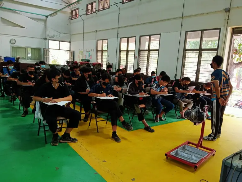 สำนักงานพัฒนาฝีมือแรงงานแม่ฮ่องสอน จัดการฝึกอบรมโครงการเพิ่มทักษะด้านอาชีพแก่นักเรียนที่ไม่ได้เรียนต่อหลังจบการศึกษาภาคบังคับ ปีงบประมาณ พ.ศ.2565 สาขา ช่างซ่อมและบำรุงรักษารถจักรยานยนต์
