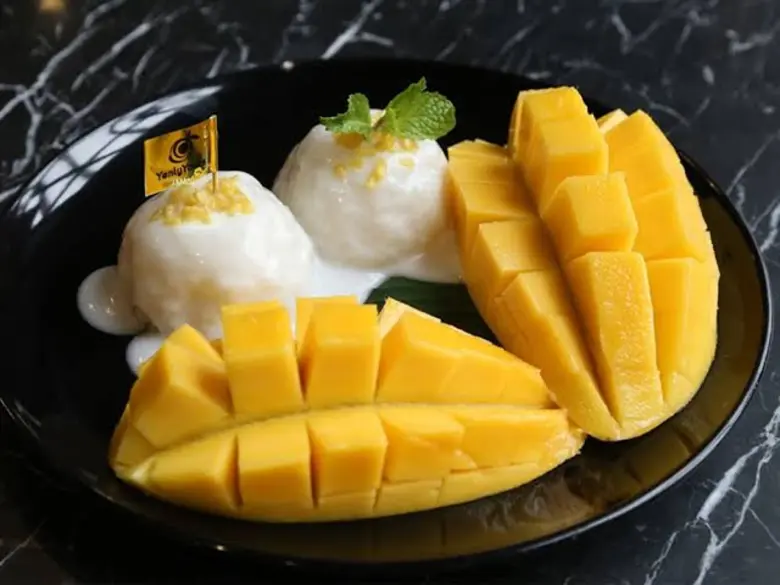 ไอคอนสยาม เสิร์ฟความอร่อยกับสุดยอดเมนูข้าวเหนียวมะม่วงจากร้านอาหารชั้นนำ ให้อิ่มท้องแบบเต็มอิ่ม ฟินทุกครั้งที่ได้ลิ้มลอง