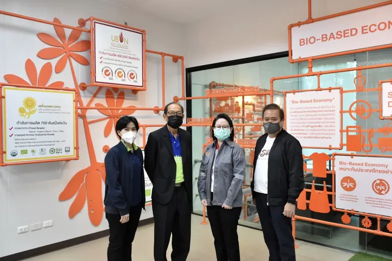 นางสาวสุรียส โควสุรัตน์ (ที่ 2 จากขวา) กร...