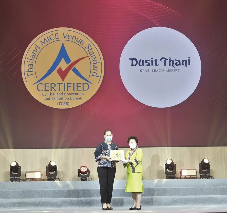 คุณกชกร ชาครียรัตน์ ผู้อำนวยการอาวุโสฝ่าย...