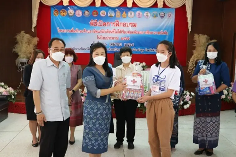 เหล่ากาชาดจังหวัดลำพูน ได้มอบเครื่องอุปโภ...