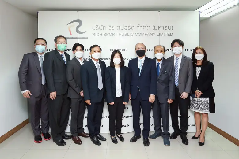 พลเอกไพรัช โพธิ์อุบล (ที่ 4 จากซ้าย) ประธ...