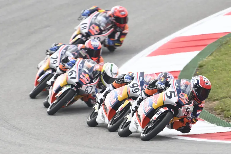 "ก๊องส์" ธัชกร บัวศรี ยอดนักบิดดาวรุ่งชาว...