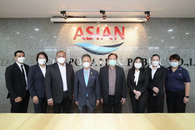 นายสุริยะ ประสาทบัณฑิตย์ (ที่ 4 จากขวา) ป...