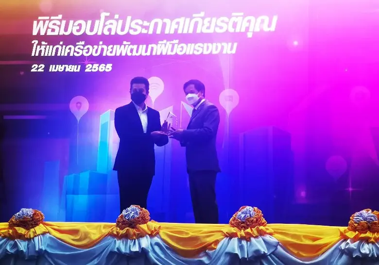 ผู้ช่วยศาสตราจารย์ ดร.กมล จิราพงษ์ คณบดีค...