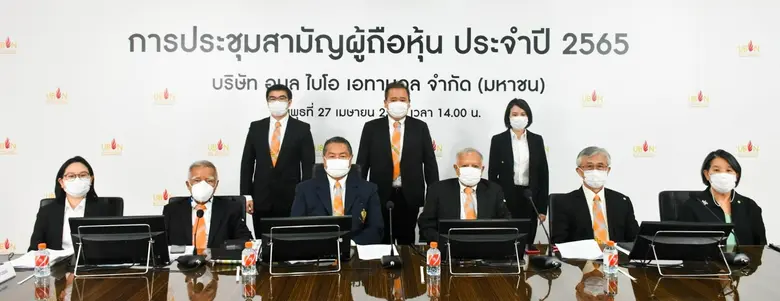 นายพลากร สุวรรณรัฐ (นั่ง ที่ 3 จากซ้าย) ป...