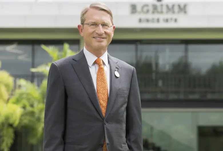 บี.กริม และ แคเรียร์ ร่วมฉลองความสัมพันธ์...