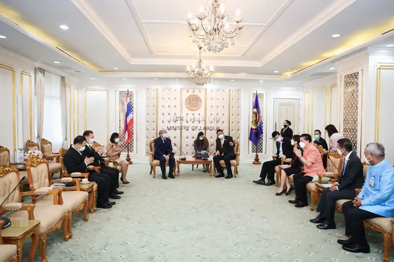 นายสุชาติ ชมกลิ่น รัฐมนตรีว่าการกระทรวงแร...