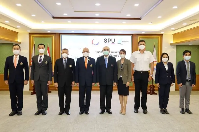 พล.อ.อ.พิธพร กลิ่นเฟื่อง คณบดีวิทยาลัยการ...