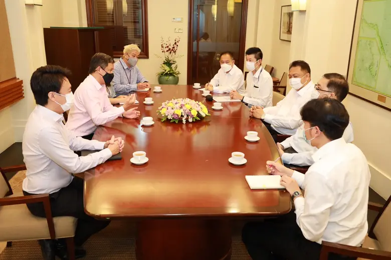 นายสุชาติ ชมกลิ่น รัฐมนตรีว่าการกระทรวงแร...