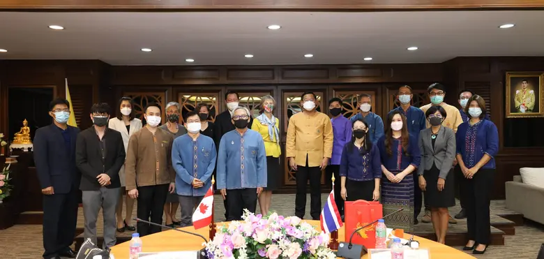 ผู้ช่วยศาสตราจารย์ ดร.จัตตุฤทธิ์ ทองปรอน ...