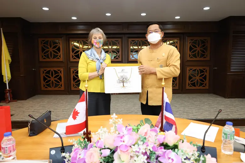 มทร.ล้านนา หารือความร่วมมือด้านวิชาการ เทคโนโลยีสะอาด และพลังงานทดแทน ระบบรางรถไฟฟ้าร่วมประเทศแคนาดา