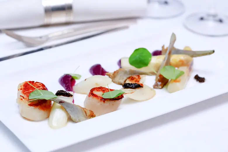 พักร้อนอิ่มเอมรสชาติความอร่อยกับเมนูซีฟู้ด ณ ห้องอาหารเรดสกาย โรงแรมเซ็นทาราแกรนด์ฯ เซ็นทรัลเวิลด์