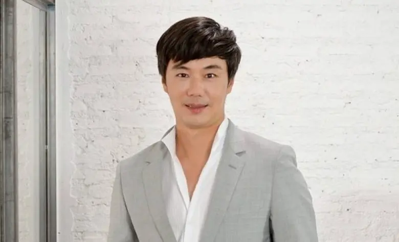 นาย กสิกิจ พ่วงภิญโญ กรรมการผู้บริหาร บริษัท เอสเทค...