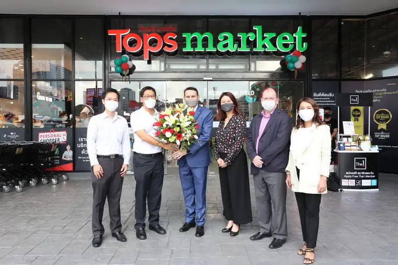 นายพีรพล เสรฐภักดี กรรมการบริหาร และนายจิ...