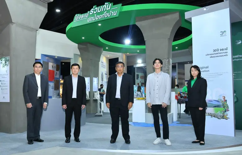 นายศุภพงษ์ เพชรสุทธิ์ (กลาง) กรรมการผู้จั...