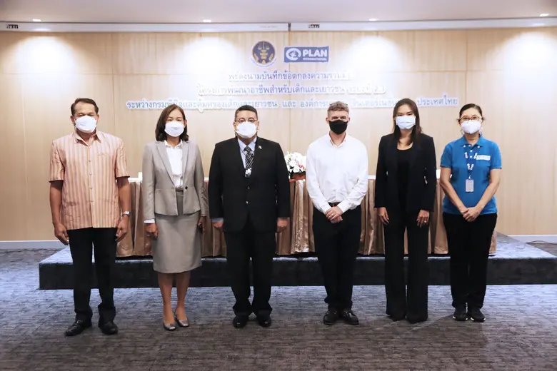 นางสาววันวิสาข์ โคมินทร์ ผู้อำนวยการอาวุโ...