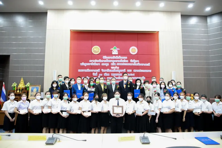 นายสมพล ตรีภพนารถ (แถว 2 ที่ 3 จากซ้าย) ป...