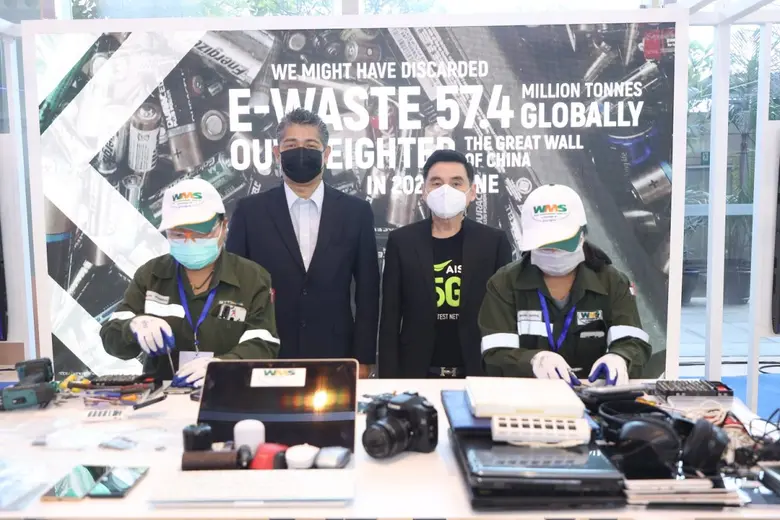 นายสมชัย เลิศสุทธิวงค์ ประธานเจ้าหน้าที่บ...