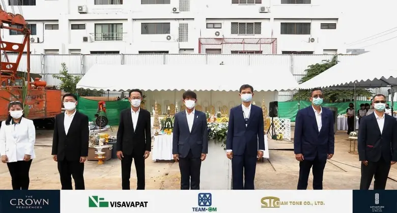 สุนทร สถาพร (ที่ 4 จากซ้าย) กรรมการผู้จัด...