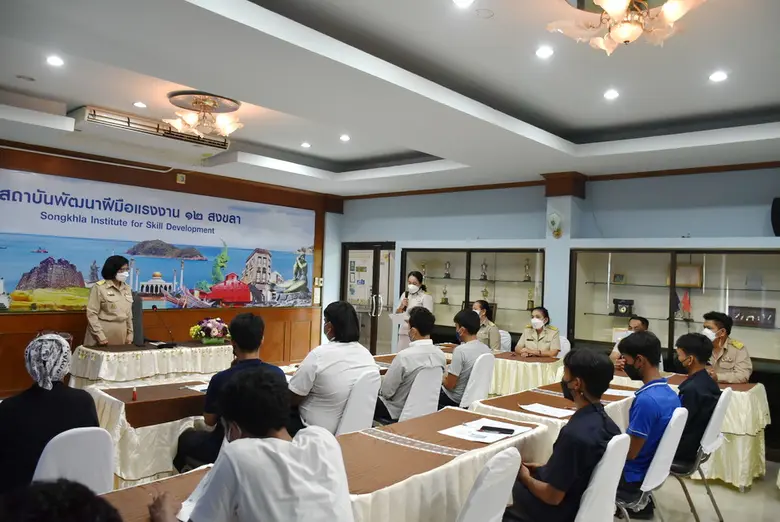 สพร.12 สงขลา มอบทุนมูลนิธิร่วมจิตต์น้อมเกล้าฯเพื่อเยาวชน ในพระบรมราชินูปถัมถ์ แก่ผู้เข้ารับการฝึกเตรียมเข้าทำงาน