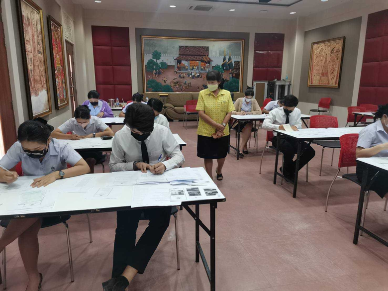 นายนิกร นิ่มสาย ผู้อำนวยการสำนักงานพัฒนาฝ...