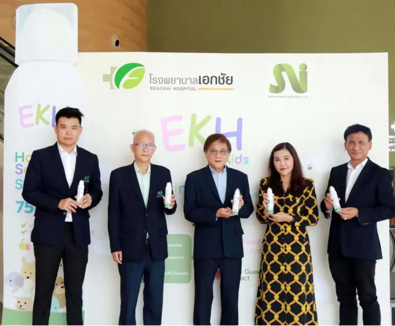 นายแพทย์ อำนาจ เอื้ออารีมิตร (ที่ 2 จากซ้...