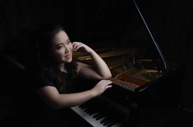 เสียงดนตรีนอกจากกล่อมโลกให้เกิดสันติสุขแล...