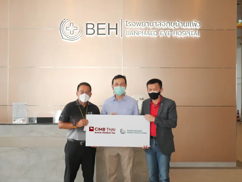 พอล วอง ชี คิน (ขวา) กรรมการผู้จัดการใหญ่และประธานเ...