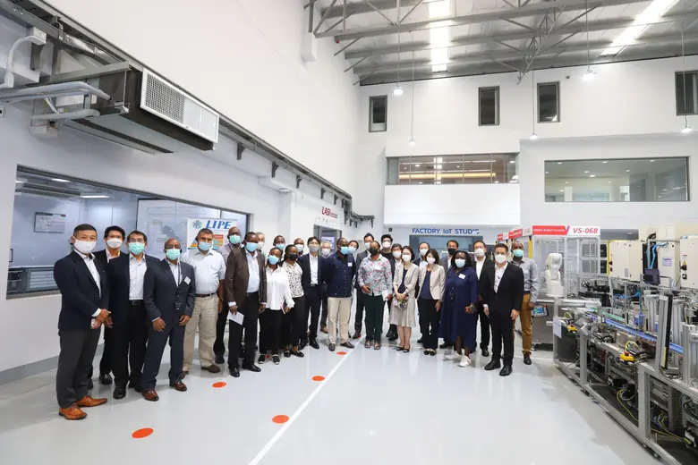 อธิบดีกรมการอุตสาหกรรมเคมีและเหมืองแร่ กร...