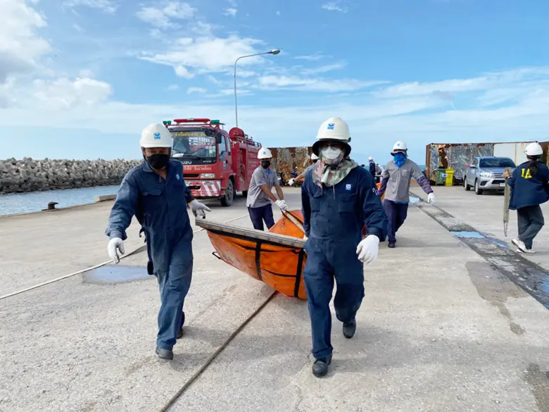 "ท่าเรือประจวบ" เสริมความปลอดภัยซ้อมใช้งานทุ่นกักน้ำมัน