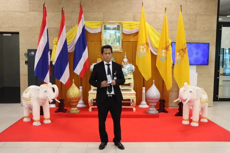 นายโชคชัย สงสม กรรมการผู้จัดการบริษัท ซีเ...