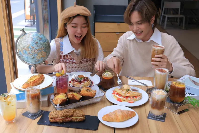 เริ่มต้นช่วงเวลาดี ๆ ที่มีได้ทุกวันง่าย ๆ กับหลากเมนูปลุกความสดชื่น คอฟฟี่ เบเกอรี สวีทเบรกฟาสต์ ใหม่ล่าสุดจาก "เดอะ คอฟฟี่ คลับ"