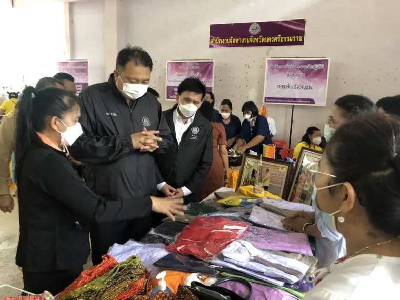 นายสุชาติ ชมกลิ่น รัฐมนตรีว่าการกระทรวงแร...