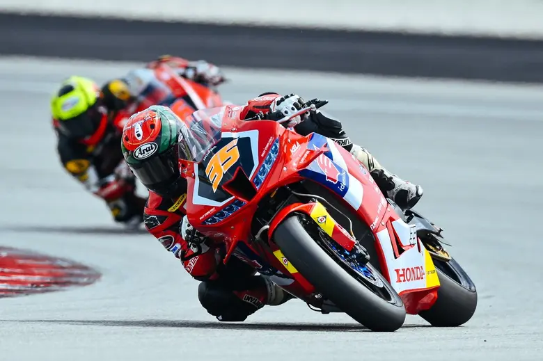 "ชิพ" นครินทร์ อธิรัฐภูวภัทร์ ยอดนักบิดไท...