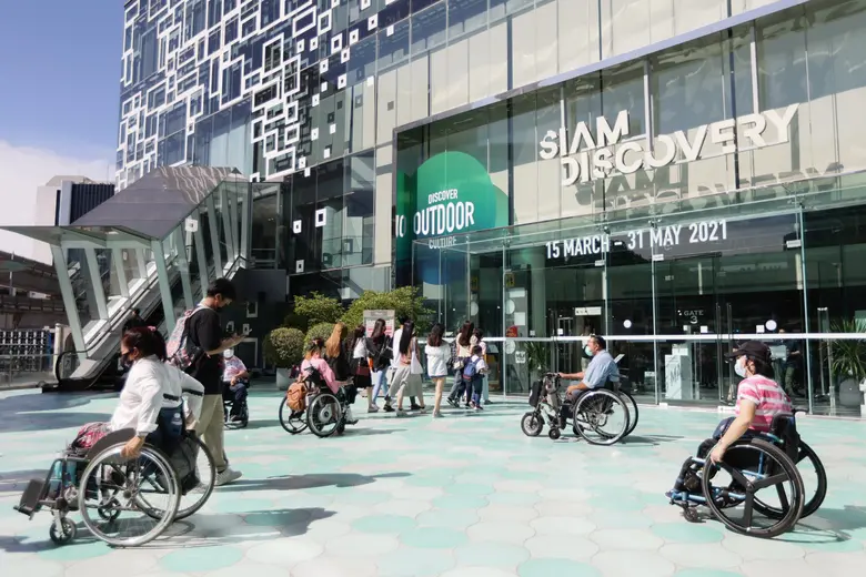 ONESIAM ลานทางเชื่อมสี่แยกปทุมวัน ที่ออกแ...