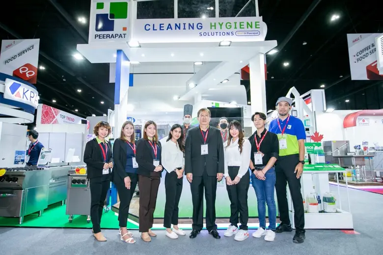 นายวีระพงค์ ลือสกุล (ที่ 4 จากขวา) ประธาน...