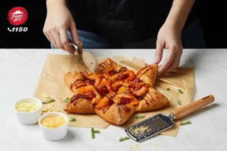 เชฟอ๊อฟ ครีเอทเมนู "พิซซ่าซีฟู้ด สตาร์" รวมดาวความอร่อยไว้ในถาดเดียวจากพิซซ่า ฮัท